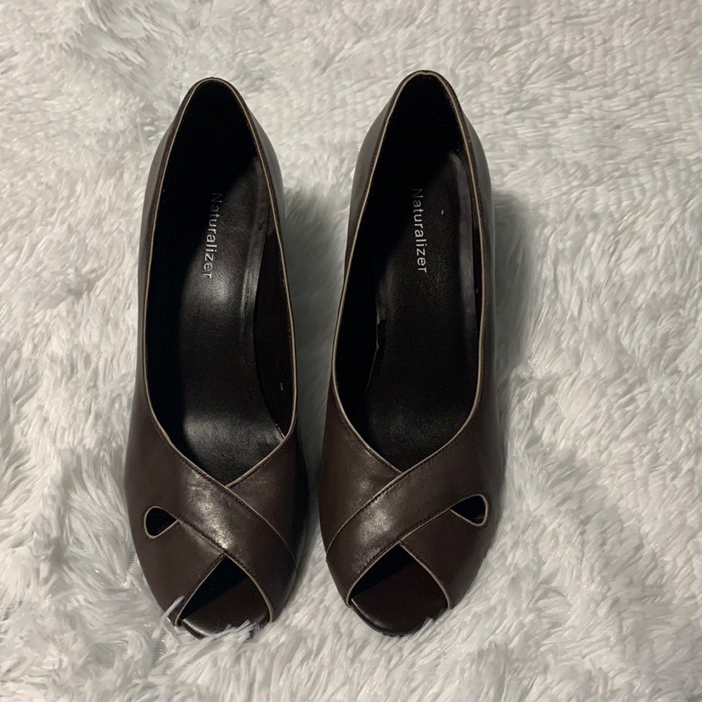 Naturalizer Criss Cross Front Pumps, Size 7W, Brown